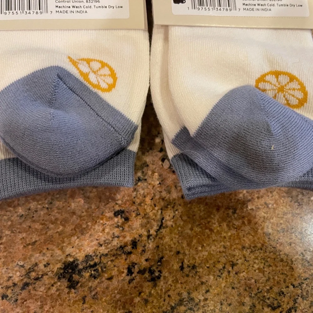 NEW! Pact Citrus Squeeze  Premium Crew Socks Two Pair NWT!
